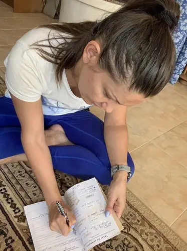 Само 5 минути на ден с Дневника на благодарността - лесни упражнения за заети жени, които искат баланс и спокойствие