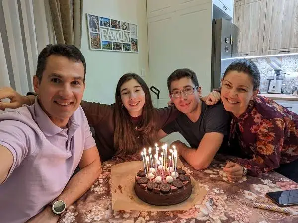 Савина Цукева със семейството си - създателка на Дневника на благодарността за заети жени и майки